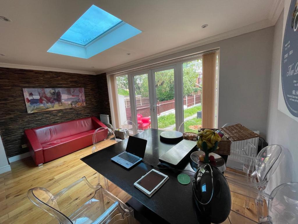 קרוידון Family Home With Easy Commute To London! מראה חיצוני תמונה